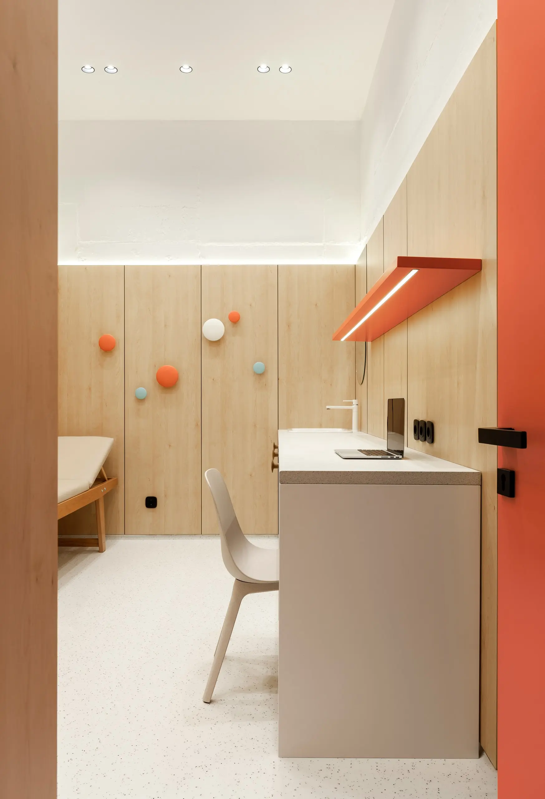 DOCTOR U. — medical interior, photo 15