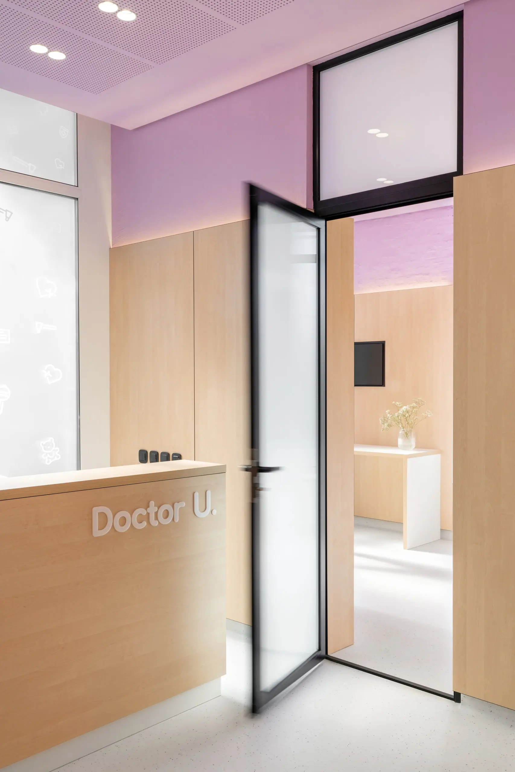 DOCTOR U. 2.0 — medical interior, photo 4