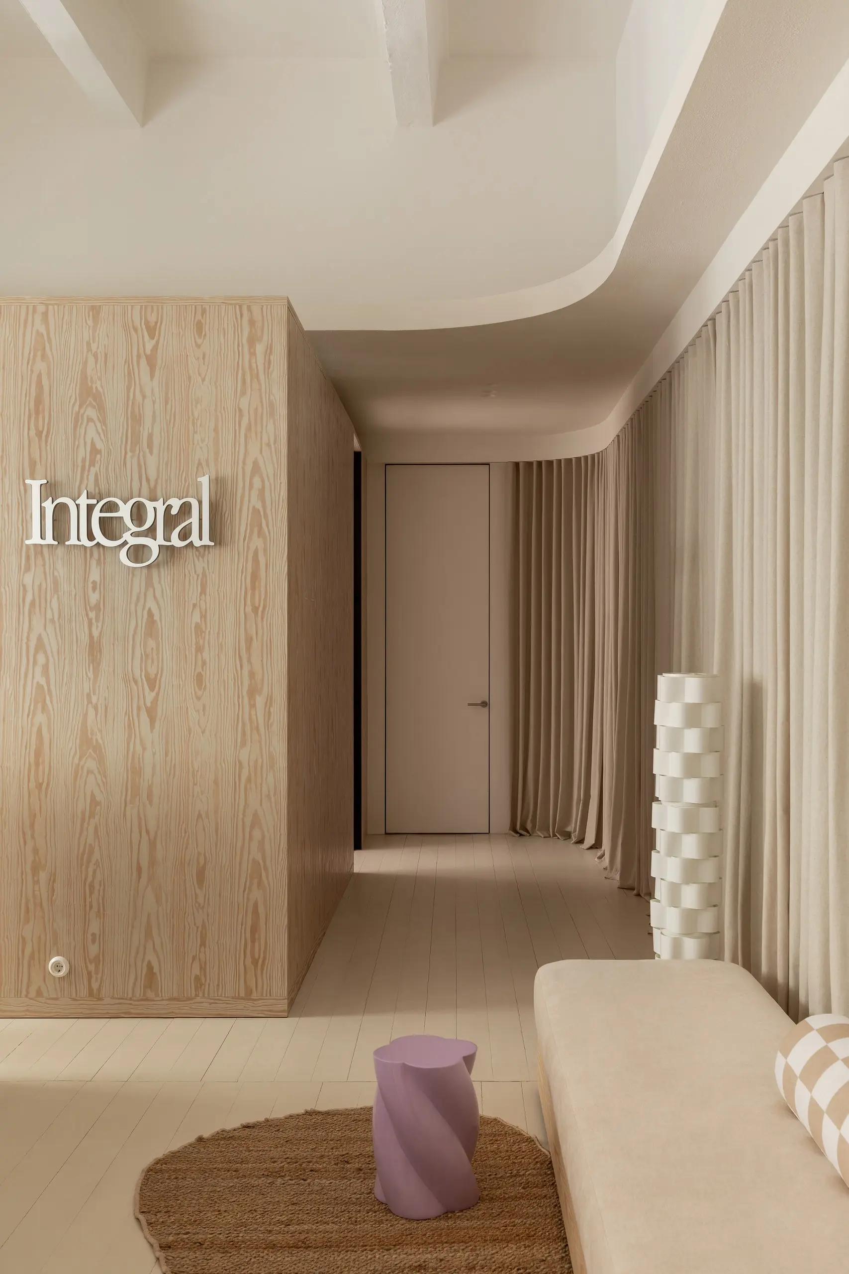 INTEGRAL — sport interior, photo 3